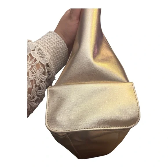 Insulated Oversized Tote - Picture 9 of 12